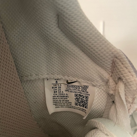 Nike Women's Waffle Debut Retro Sneaker - black and tan - Picture 5 of 5